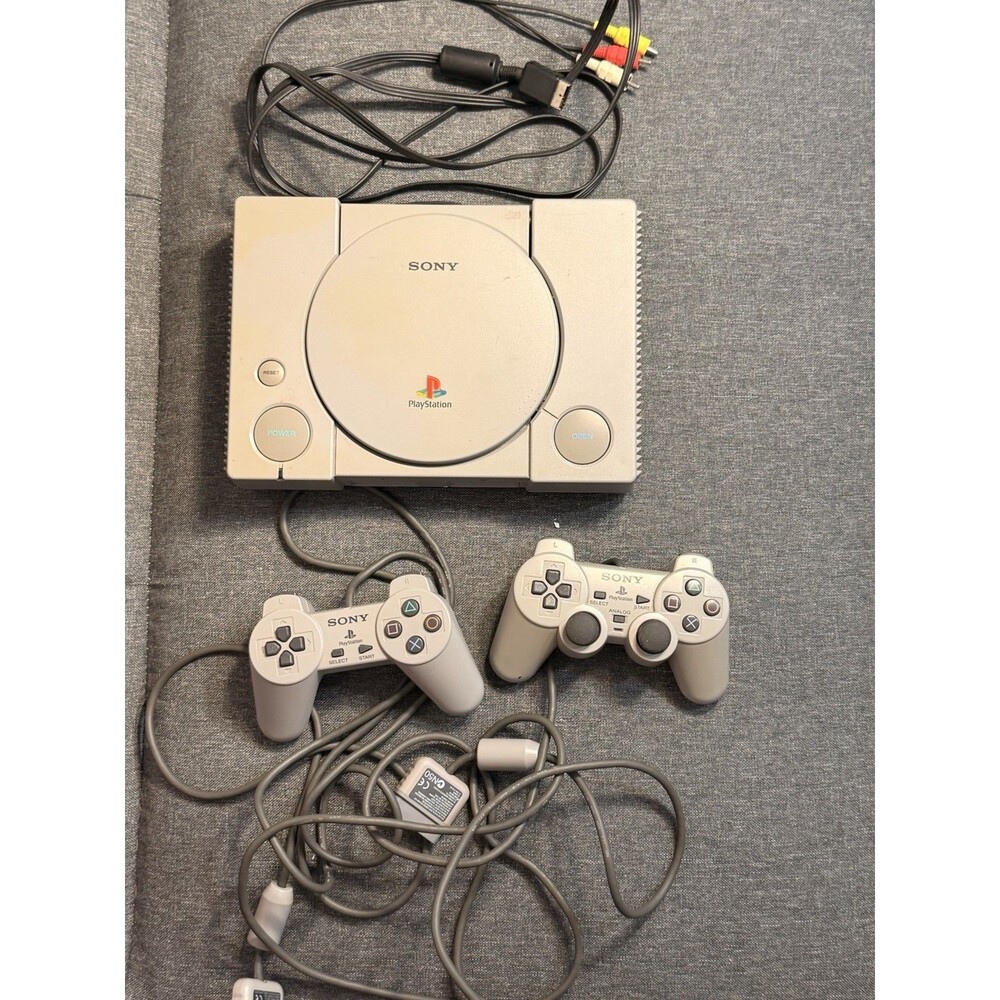 PlayStation 1 PS1 Console w/2 controlers